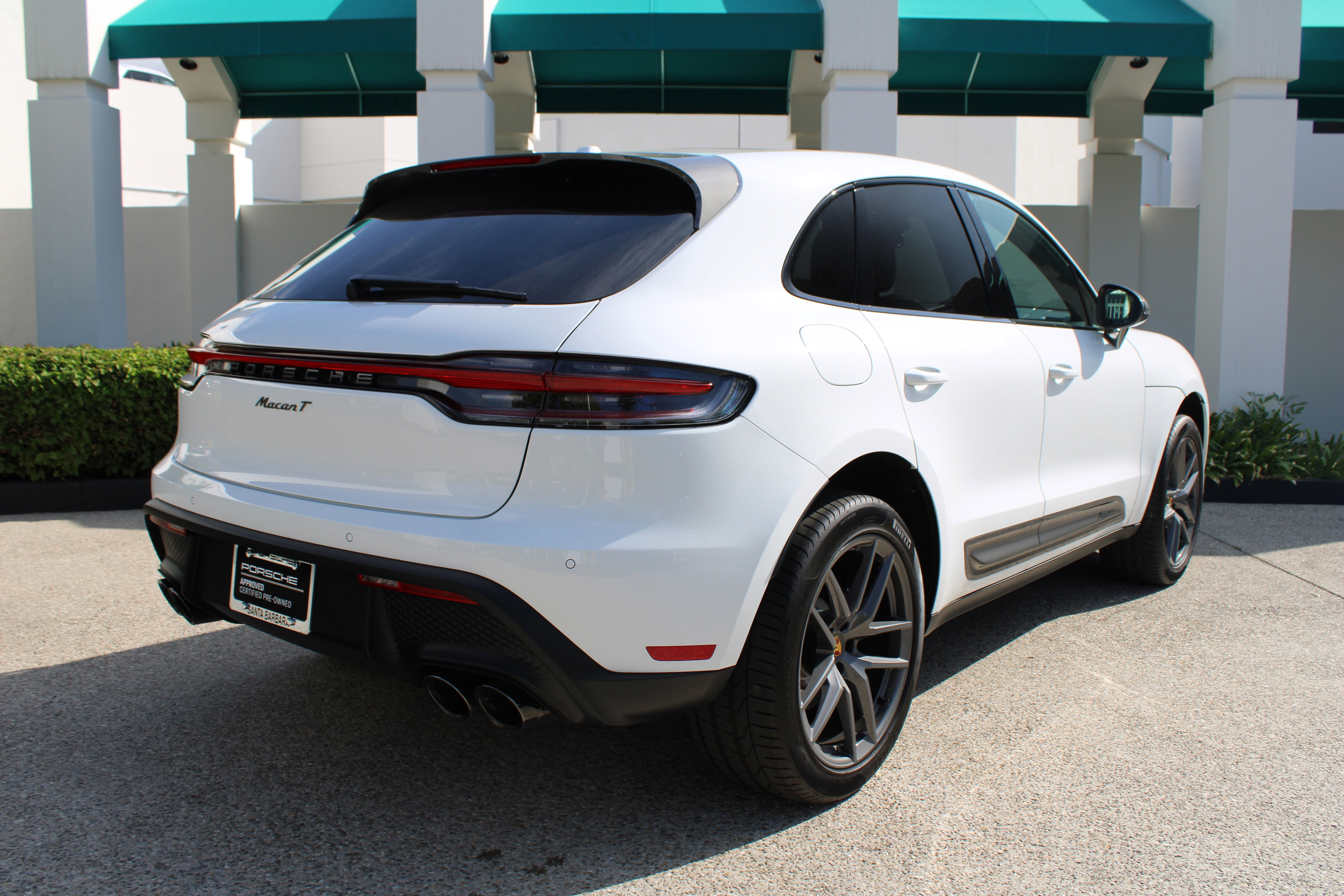 Certified 2025 Porsche Macan Turbo image 7