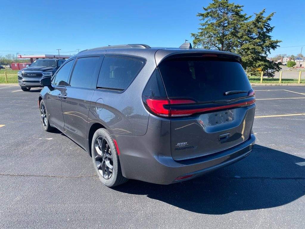 Used 2022 Chrysler Pacifica Touring-L w/ S Appearance Package image 7
