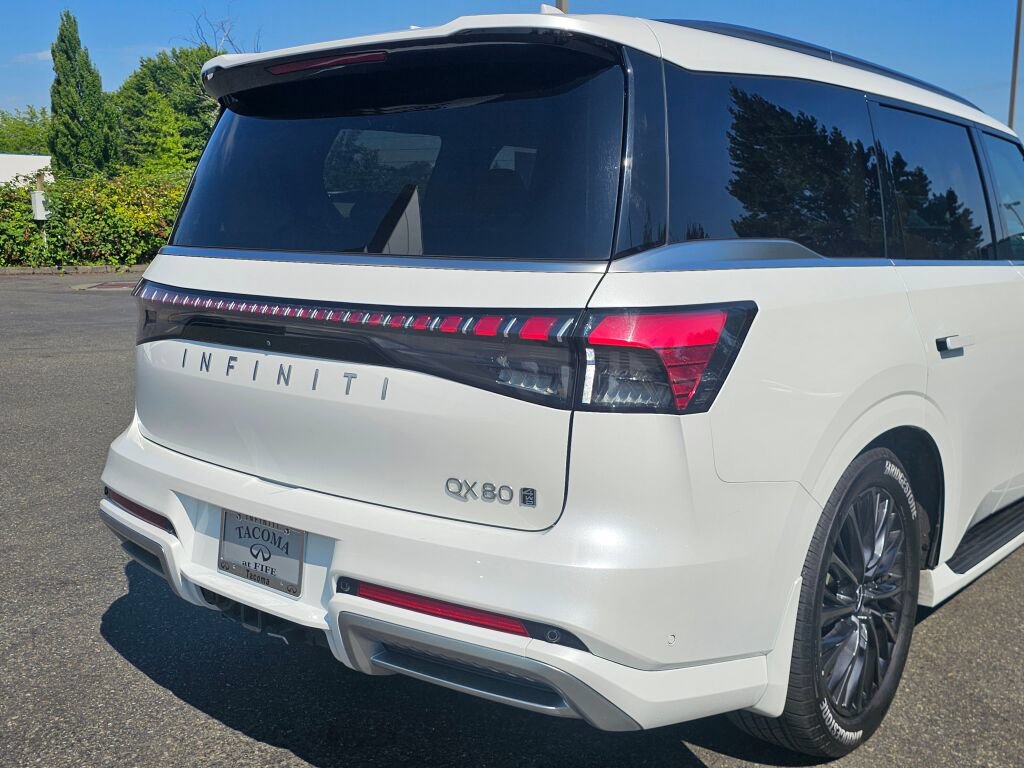 Used 2025 INFINITI QX80 Sensory AWD/4WD image 14