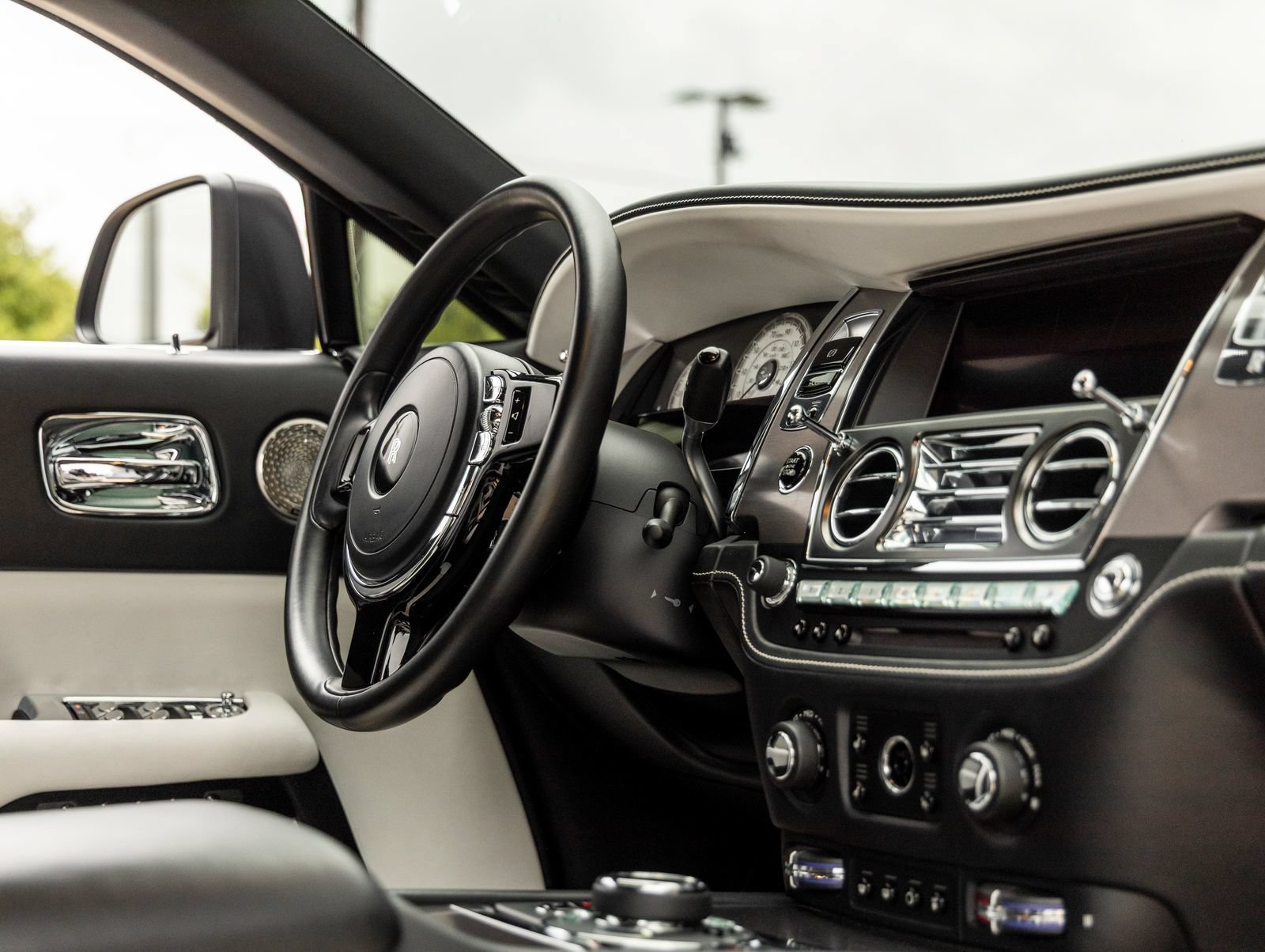 Used 2018 Rolls-Royce Wraith RWD image 52
