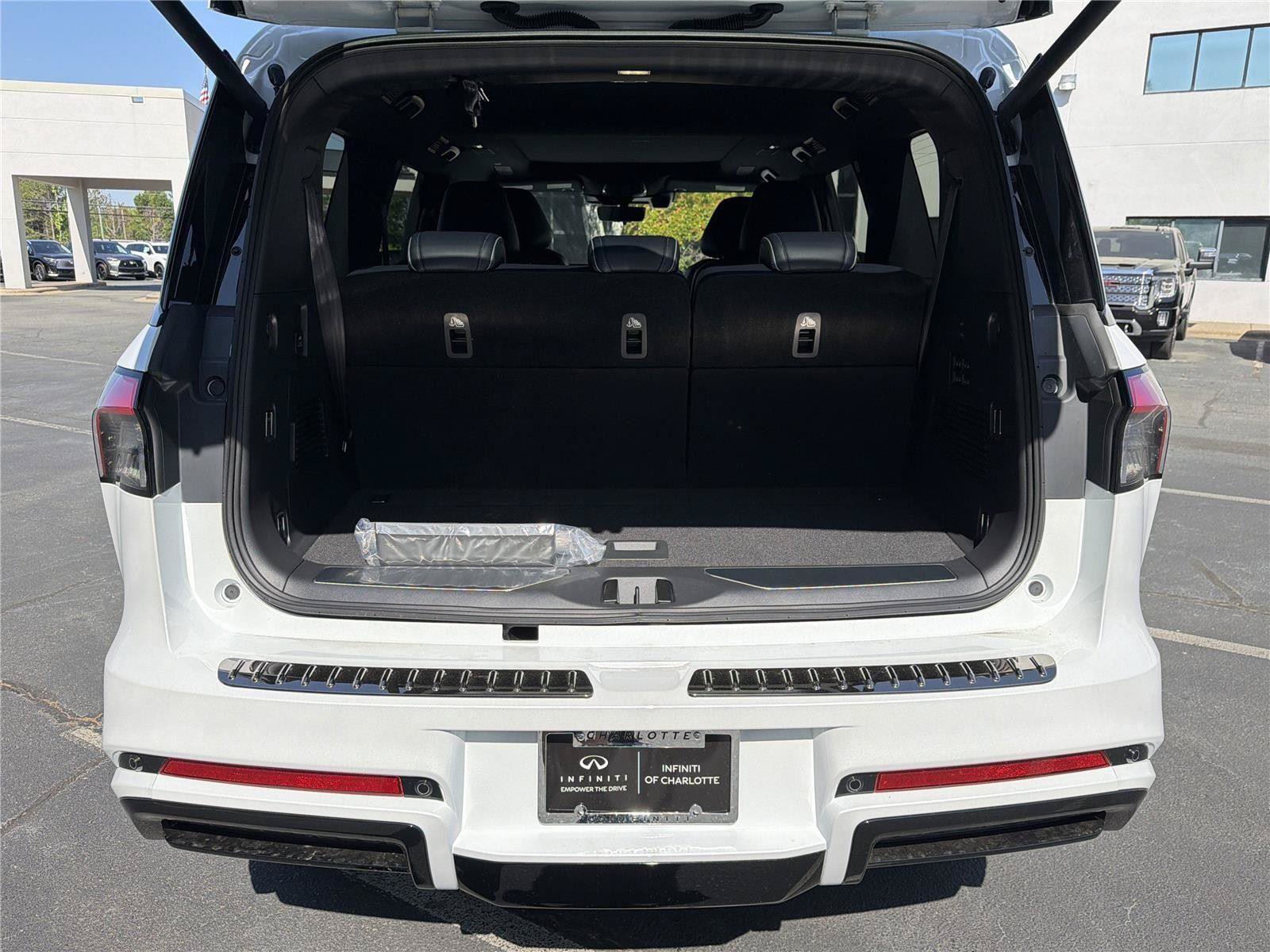 New 2026 INFINITI QX80 4WD w/ Sport Exterior Package image 29