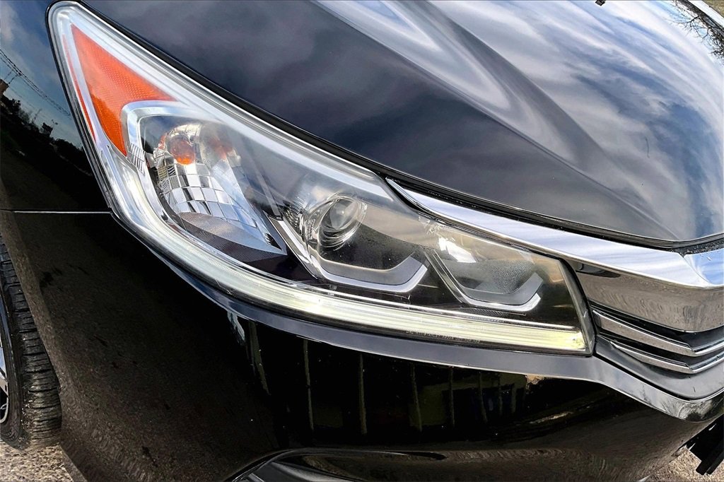 Used 2017 Honda Accord EX-L image 28