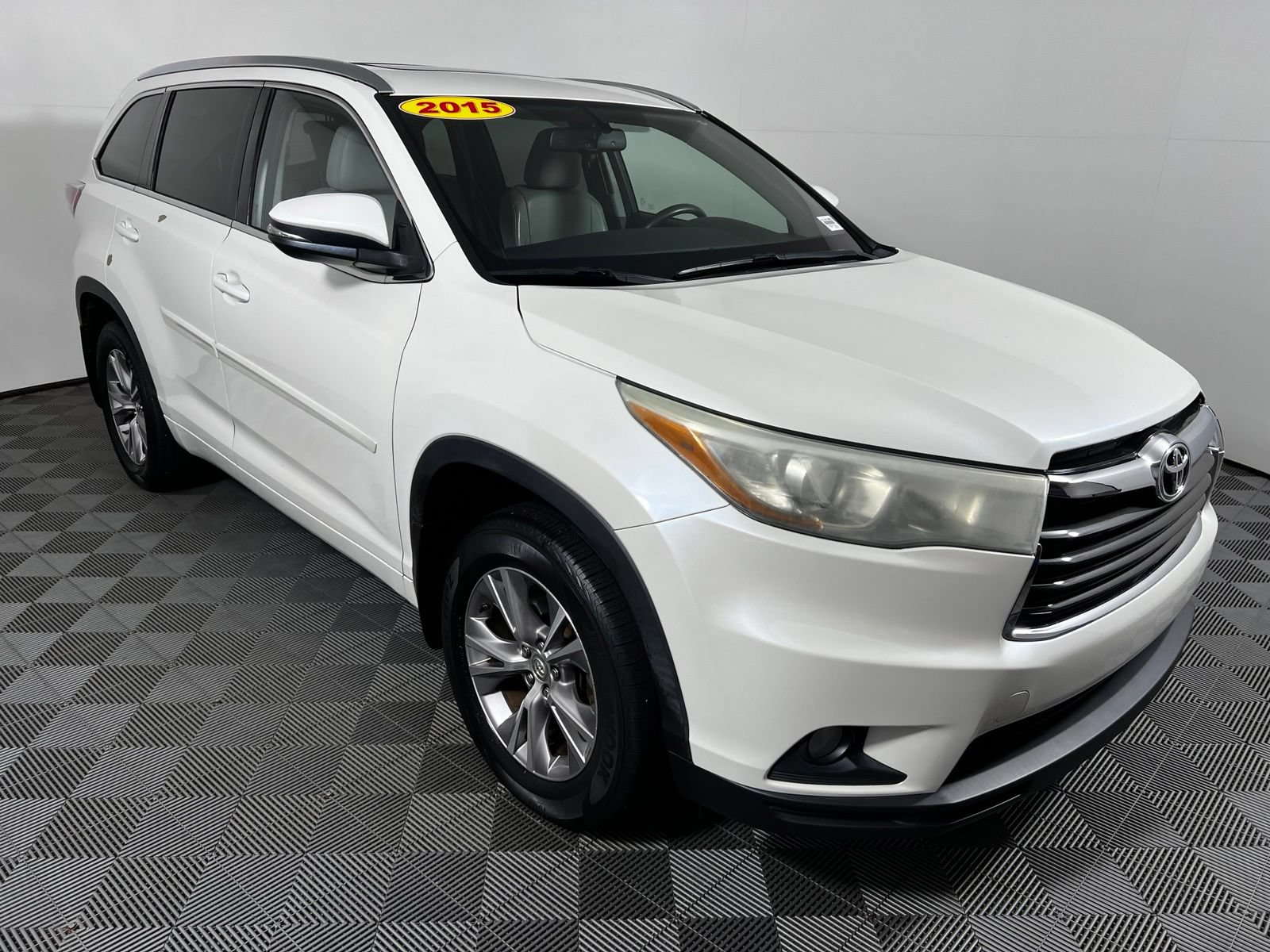 Used 2015 Toyota Highlander XLE AWD/4WD image 3