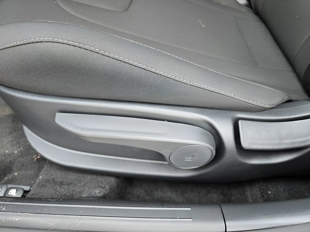 New 2025 Hyundai Elantra Blue image 16