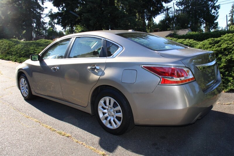 Used 2014 Nissan Altima 2.5 S w/ Display Audio Package FWD image 4