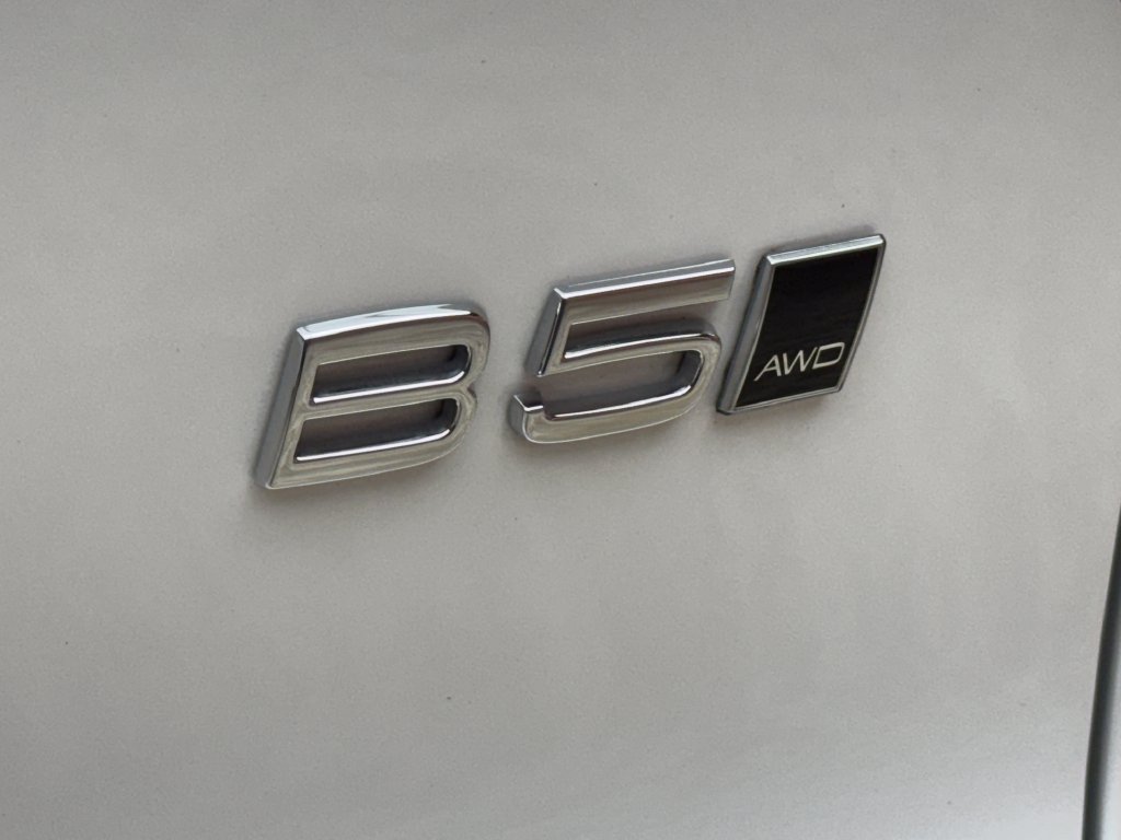 Used 2026 Volvo XC40 B5 Plus AWD/4WD image 5
