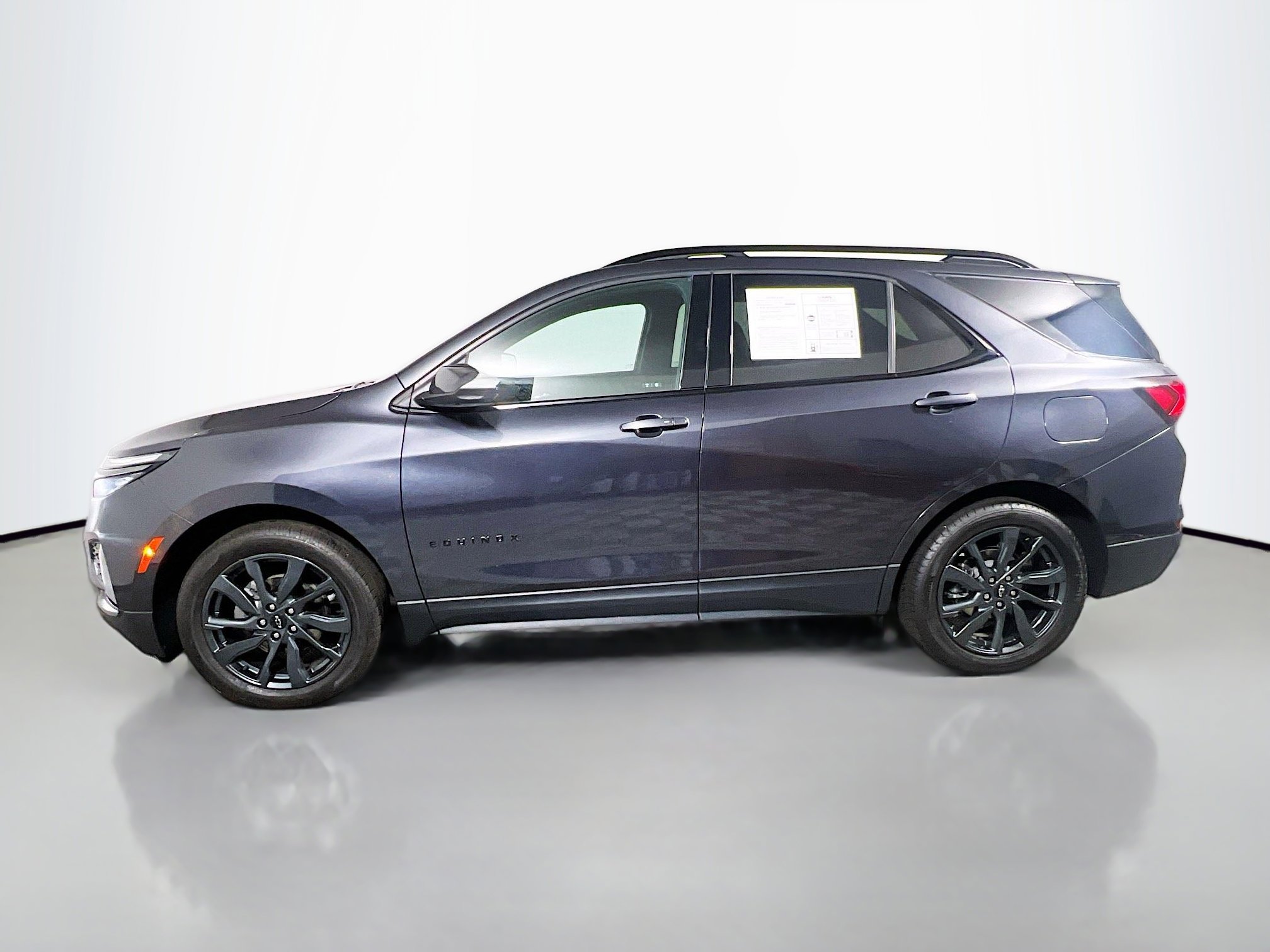 Used 2023 Chevrolet Equinox RS w/ RS Leather Package FWD image 9