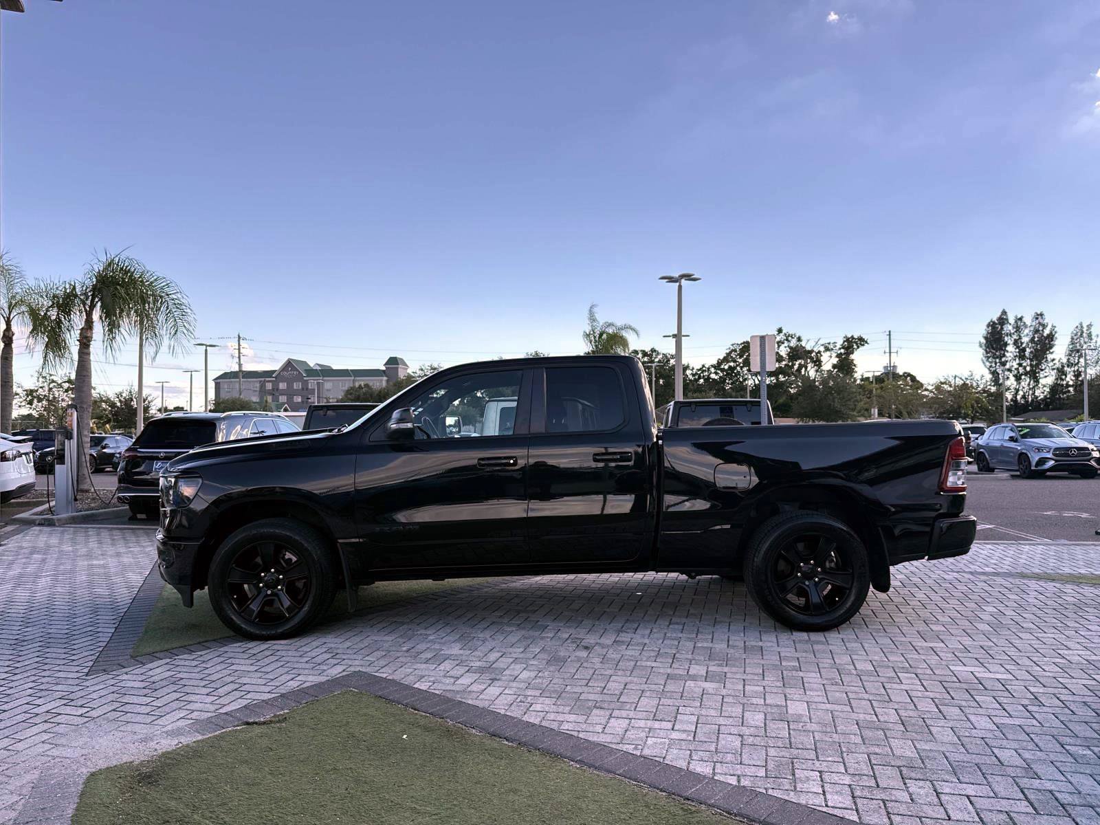 Used 2022 RAM 1500 Big Horn w/ Night Edition AWD/4WD image 3