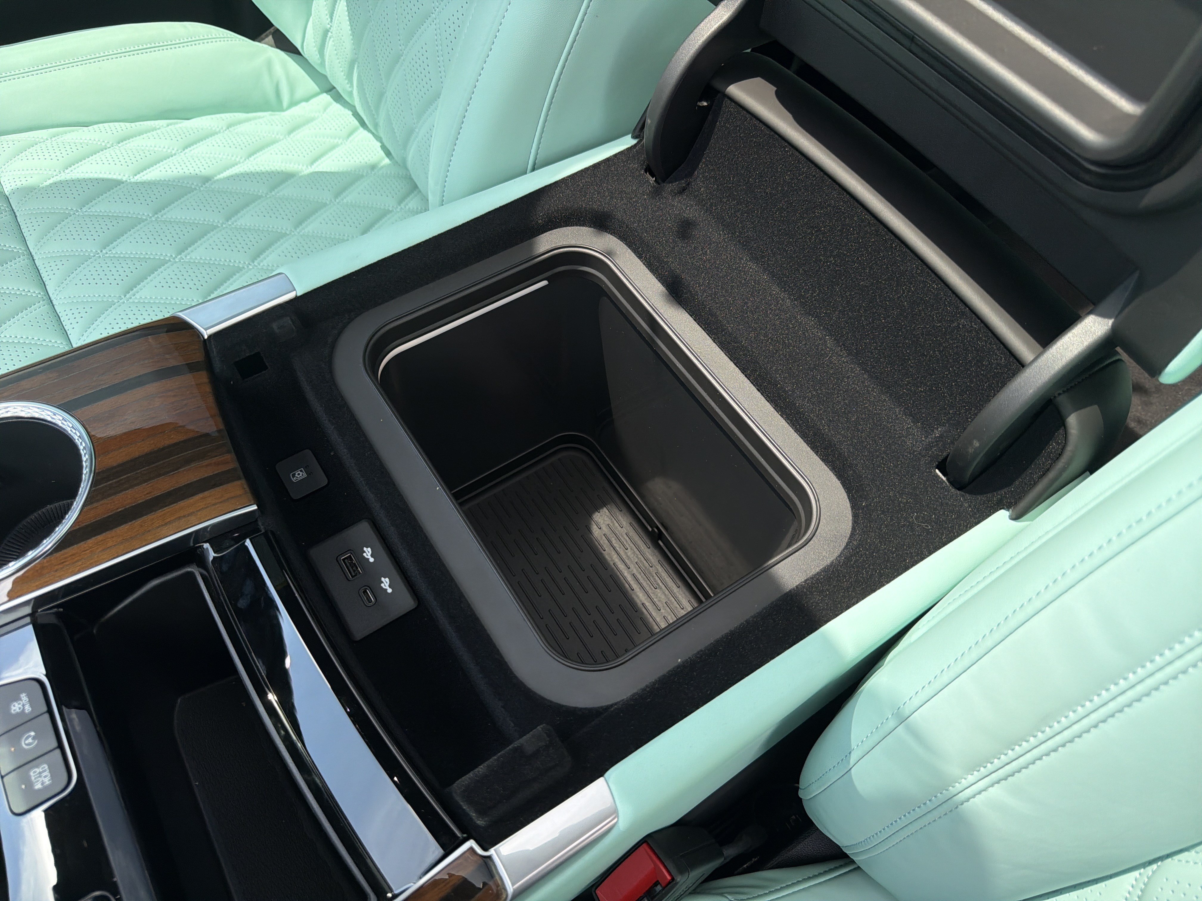 Used 2026 Cadillac Escalade Platinum Sport w/ LPO, Floor Liner Package AWD/4WD image 46