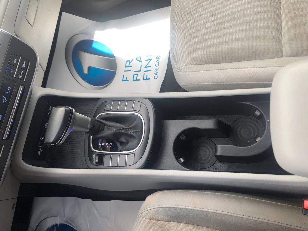 Used 2024 Hyundai Kona SEL FWD image 11