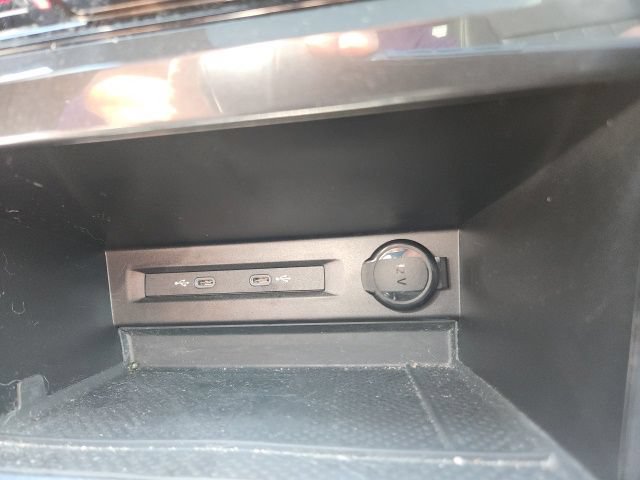 Used 2023 Volkswagen Tiguan SE R-Line FWD image 28