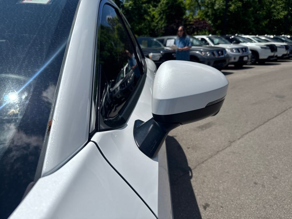 Used 2025 Nissan Kicks SR FWD image 33