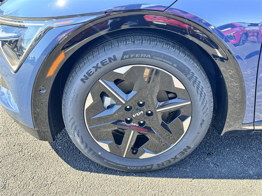 New 2025 Kia EV6 Wind image 9