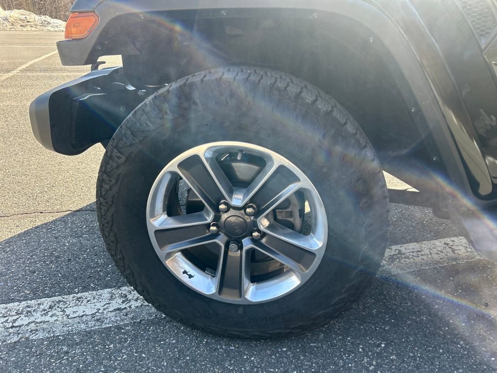 Used 2018 Jeep Wrangler Unlimited Sahara w/ Cold Weather Group image 29