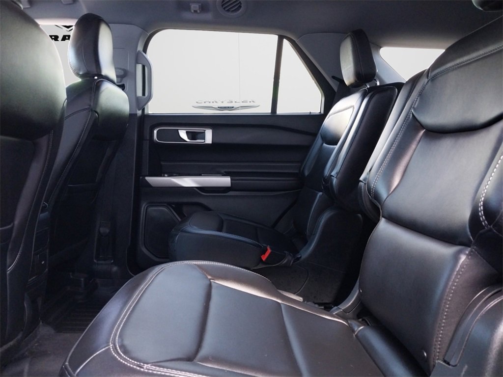Used 2024 Ford Explorer XLT w/ Equipment Group 202A image 11