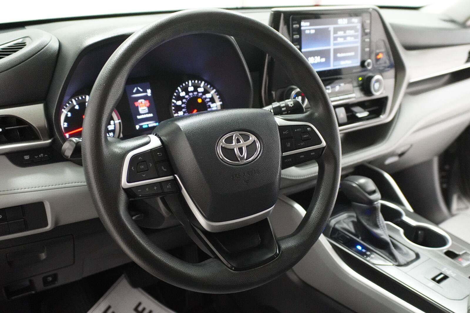 Used 2022 Toyota Highlander L FWD image 7