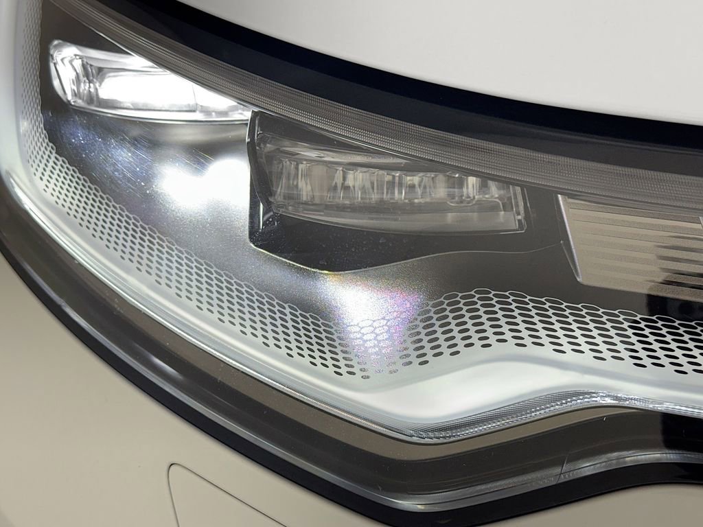 Used 2024 Land Rover Discovery Dynamic SE image 38