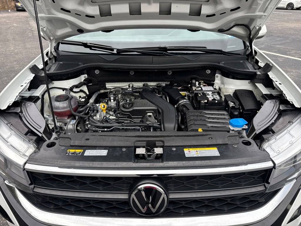 Used 2024 Volkswagen Taos SE image 29