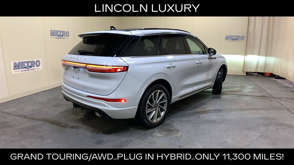 Used 2025 Lincoln Corsair Grand Touring w/ Towing Package AWD/4WD image 3