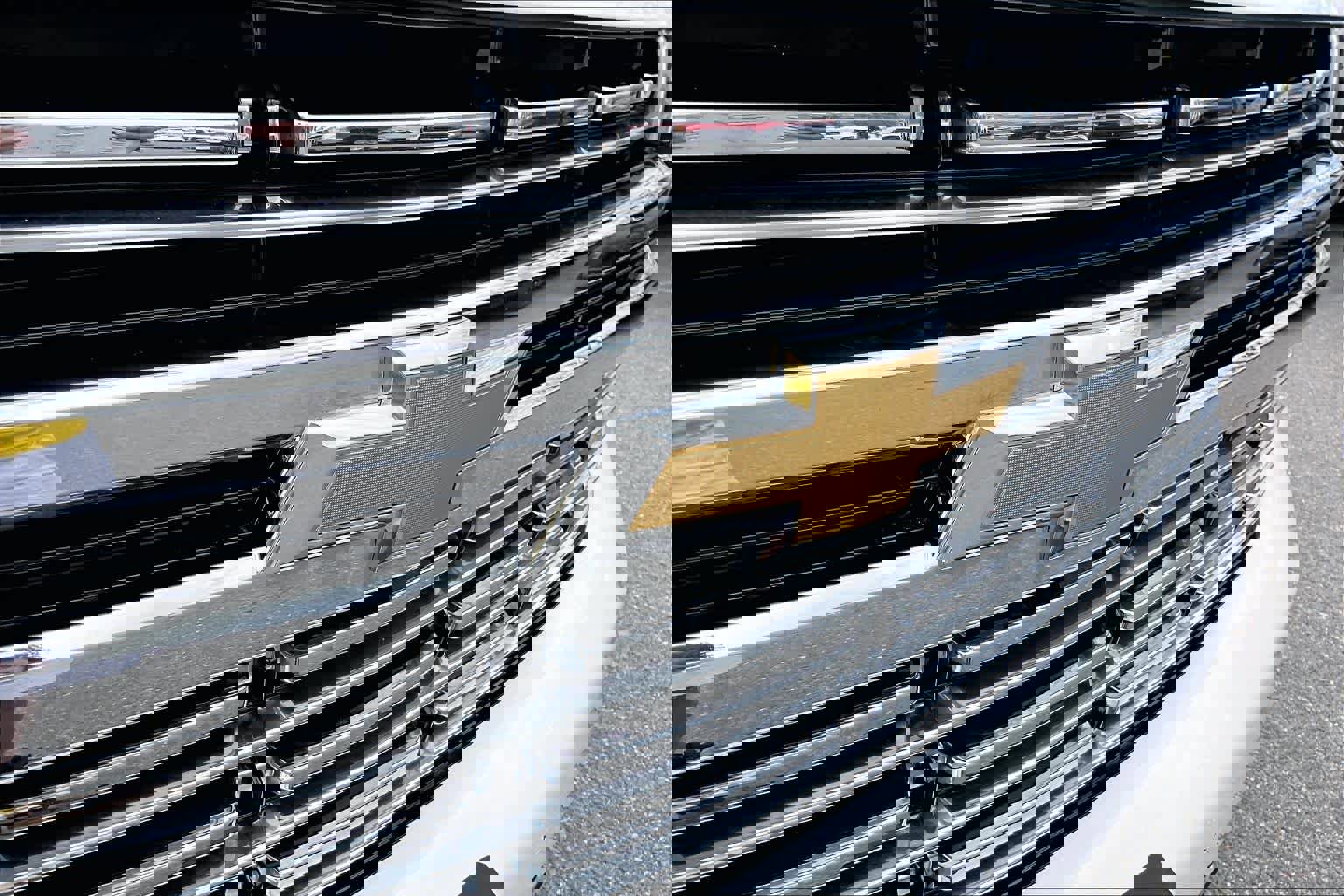 Used 2023 Chevrolet Suburban Premier AWD/4WD image 29