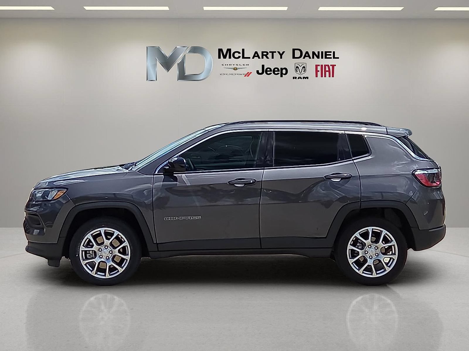 Used 2024 Jeep Compass Latitude AWD/4WD video 3