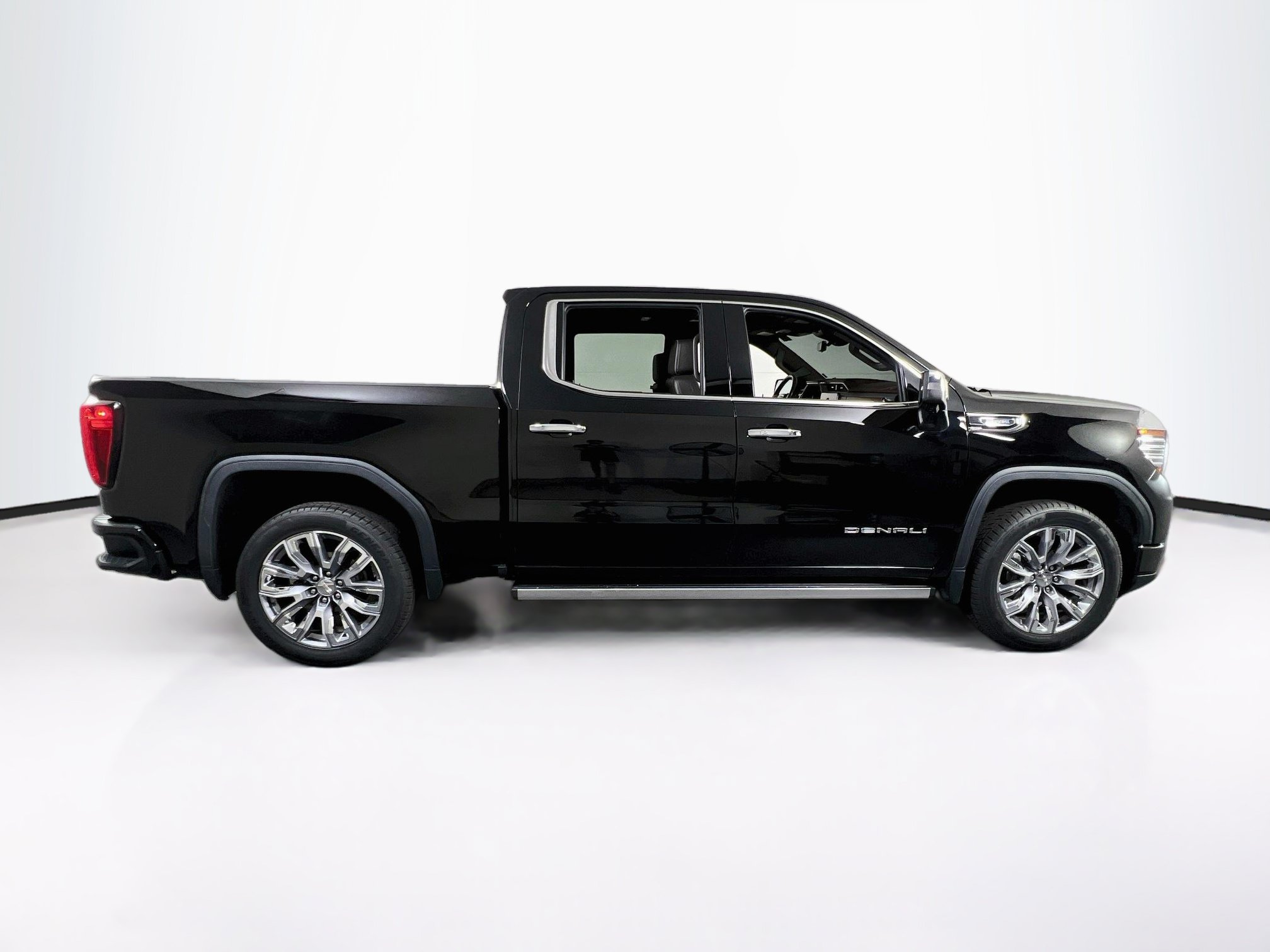 Used 2023 GMC Sierra 1500 Denali w/ Denali Reserve Package AWD/4WD image 4