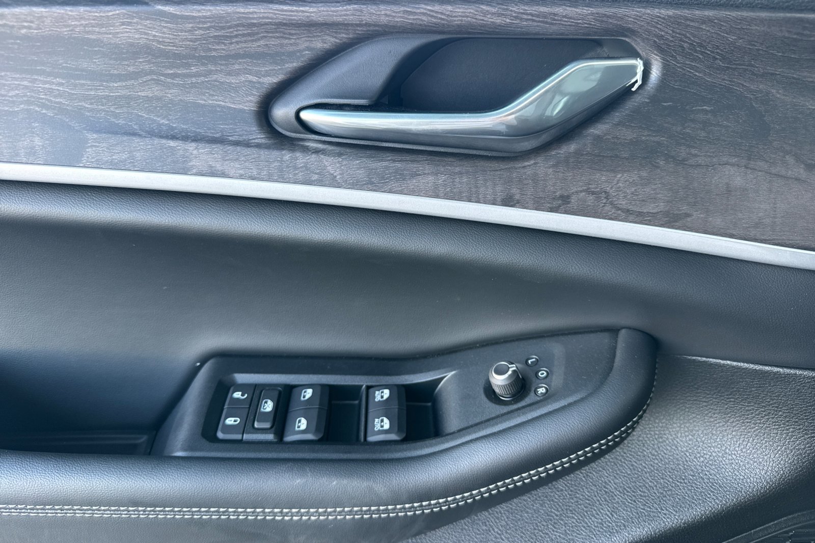 New 2026 Jeep Grand Cherokee Altitude AWD/4WD image 10