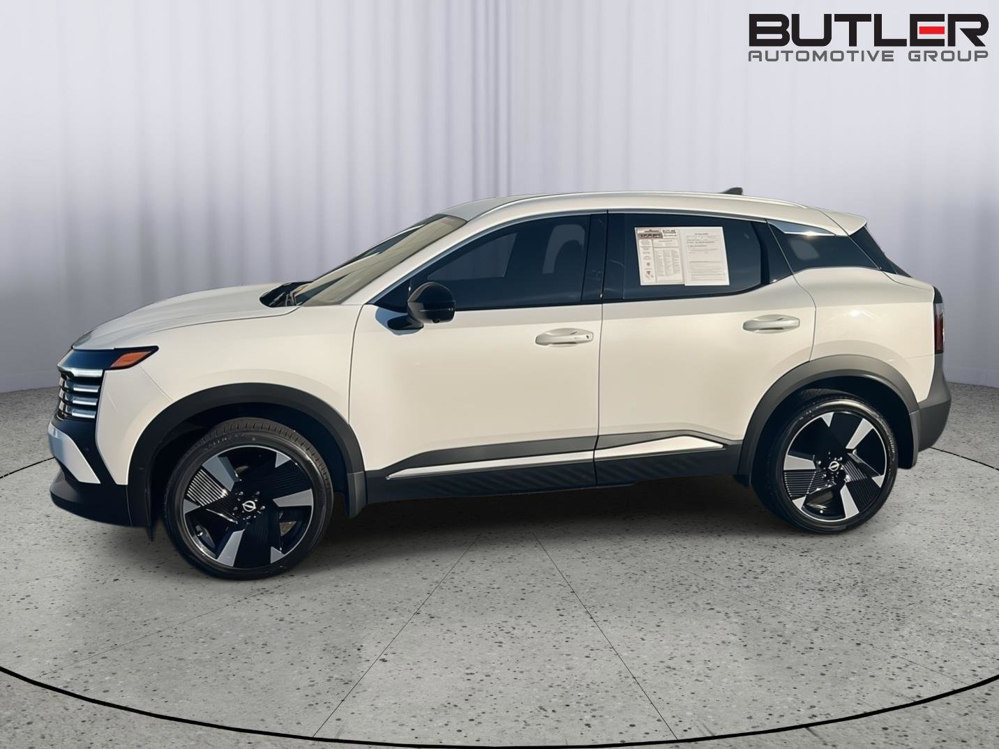 Used 2026 Nissan Kicks SR image 3