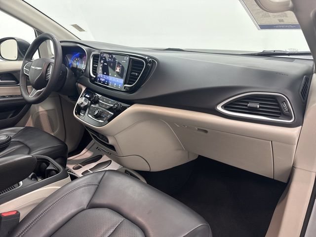 Used 2023 Chrysler Pacifica Touring-L FWD image 29