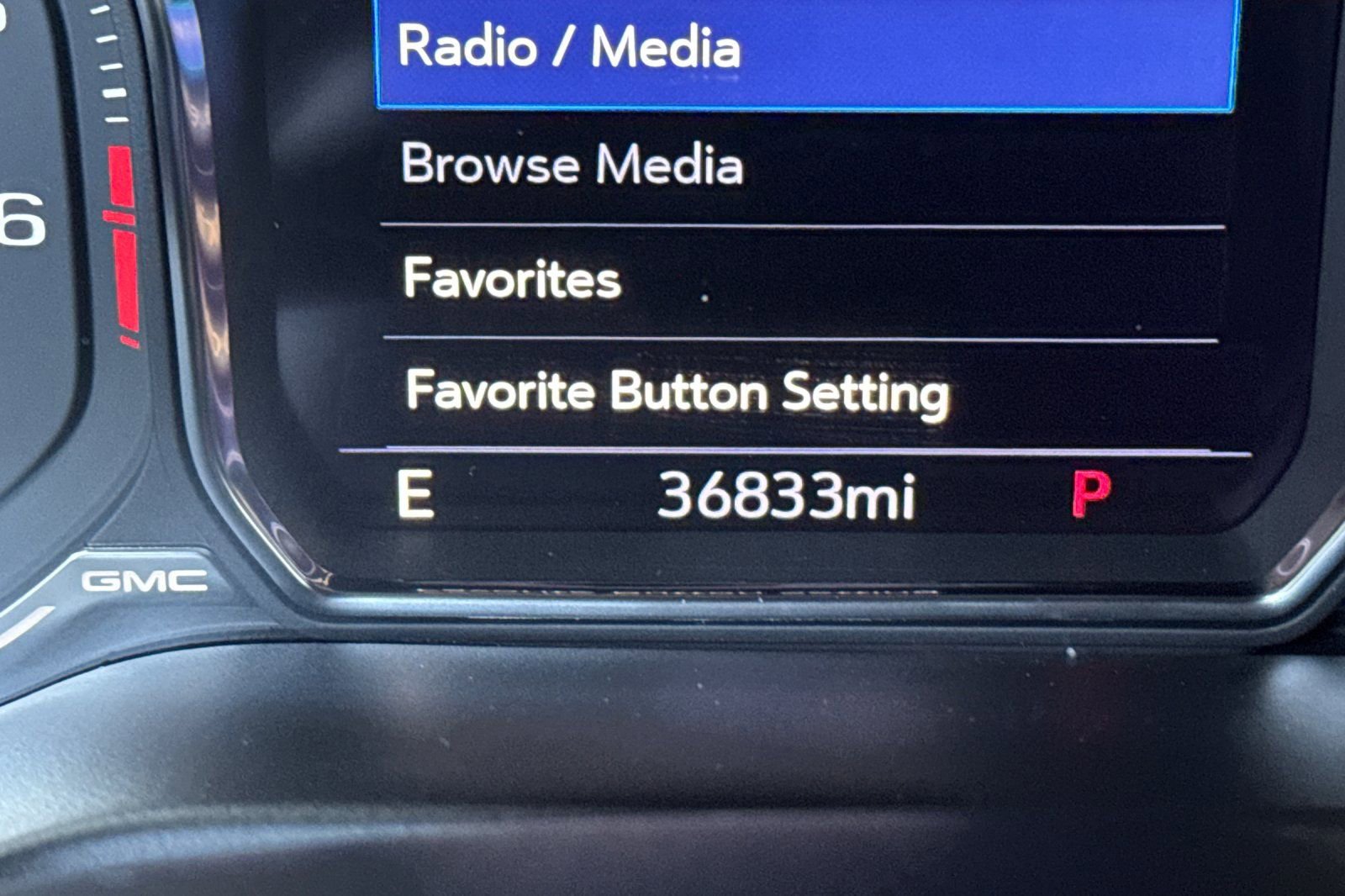 Used 2021 GMC Yukon XL Denali w/ Denali Premium Package image 28