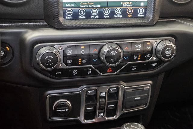Used 2018 Jeep Wrangler Unlimited Sahara AWD/4WD image 23