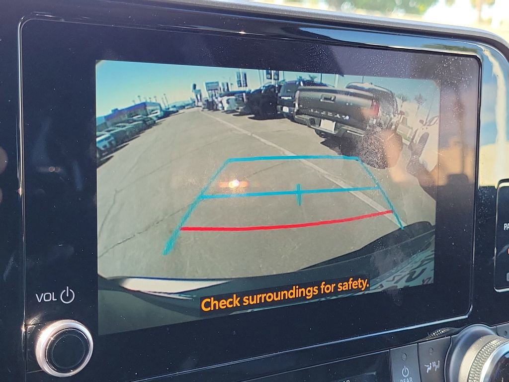 Used 2024 Toyota Highlander XLE FWD image 9