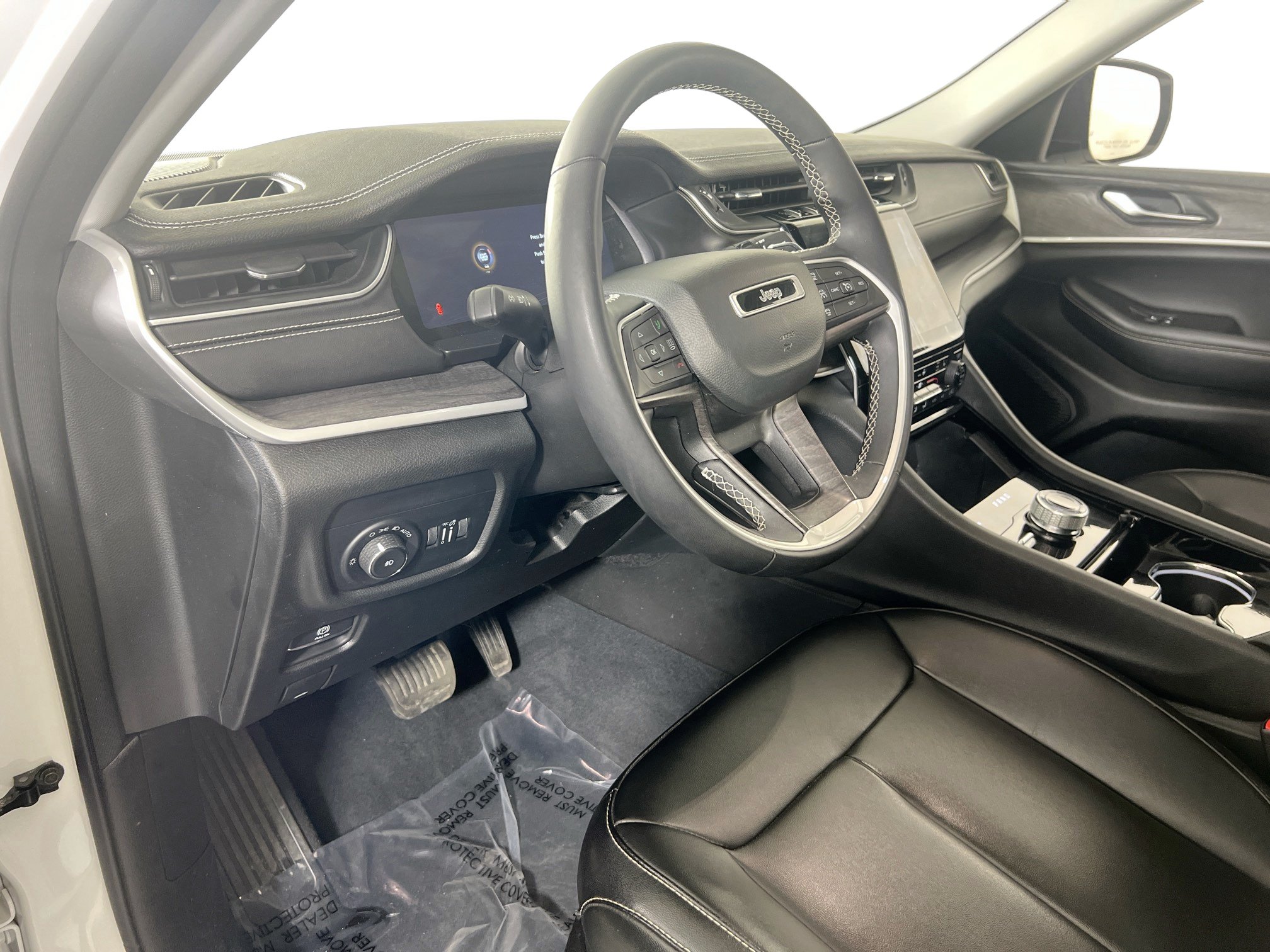 Used 2023 Jeep Grand Cherokee Limited AWD/4WD image 9