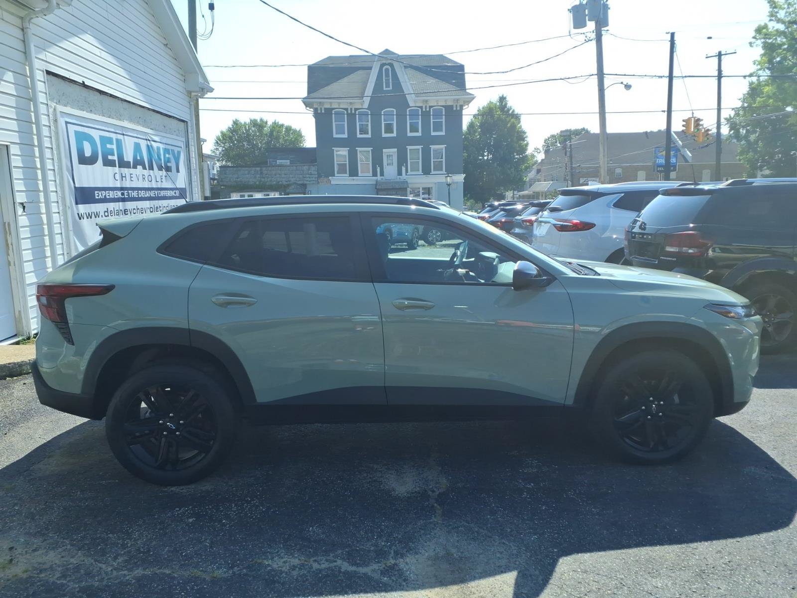 Used 2025 Chevrolet Trax ACTIV FWD image 4