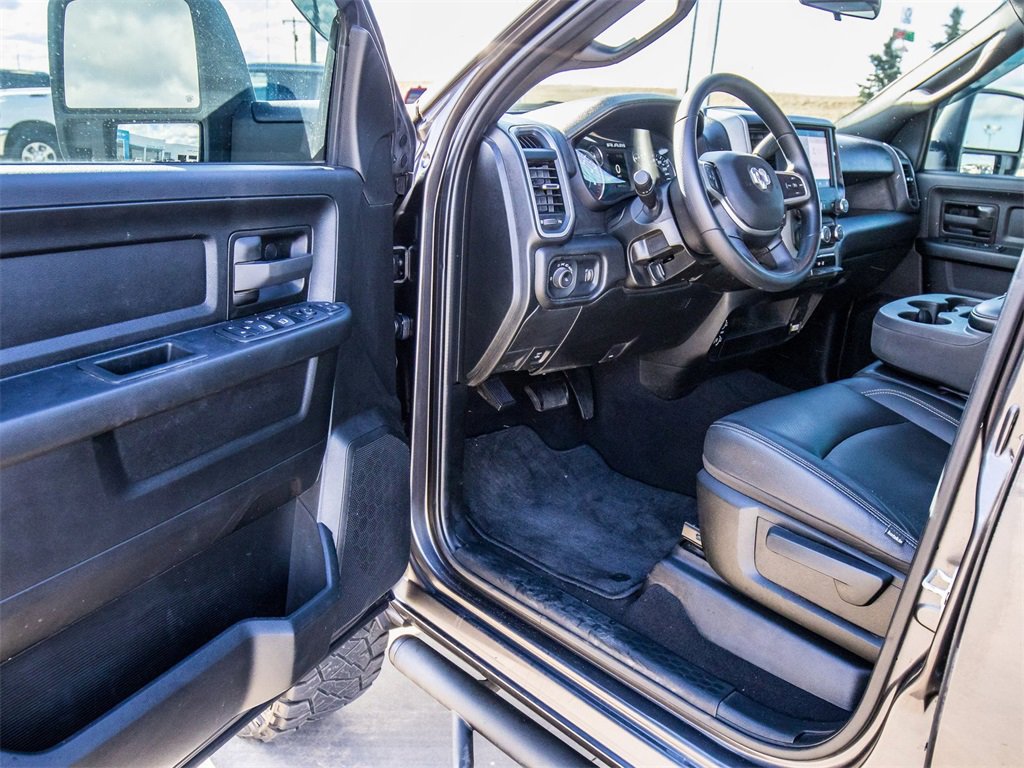 Used 2024 RAM 3500 Tradesman w/ Chrome Appearance Group image 28