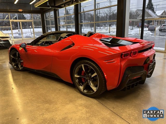 Used 2023 Ferrari SF90 Spider image 5