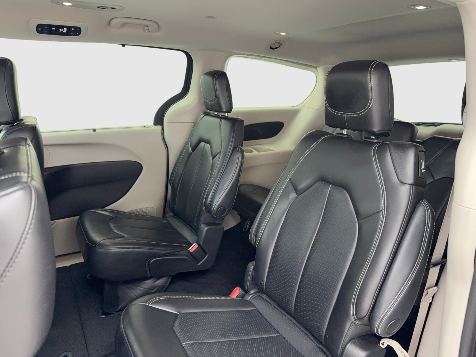 Used 2023 Chrysler Pacifica Touring-L FWD image 35