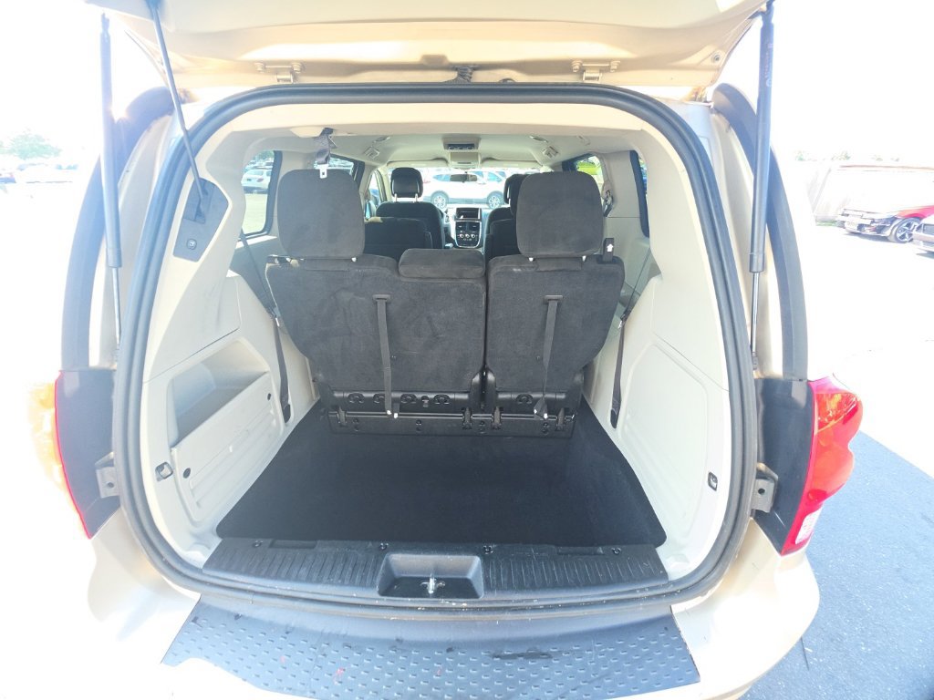 Used 2015 Dodge Grand Caravan SXT w/ Rear Park Assist Package FWD image 26