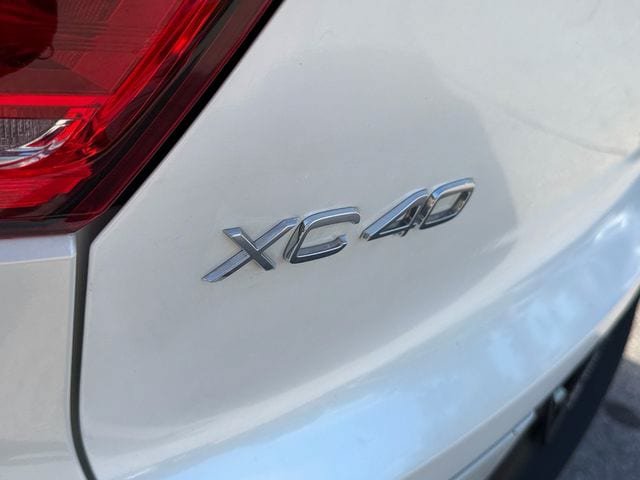 Used 2023 Volvo XC40 B4 Core w/ Convenience Package FWD image 15
