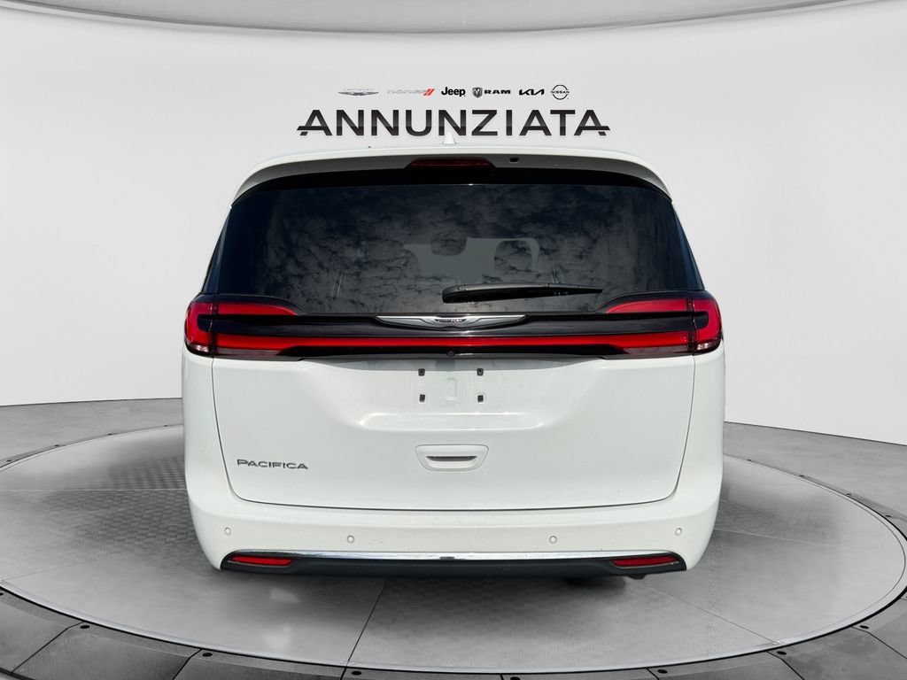 Used 2021 Chrysler Pacifica Touring-L FWD image 4