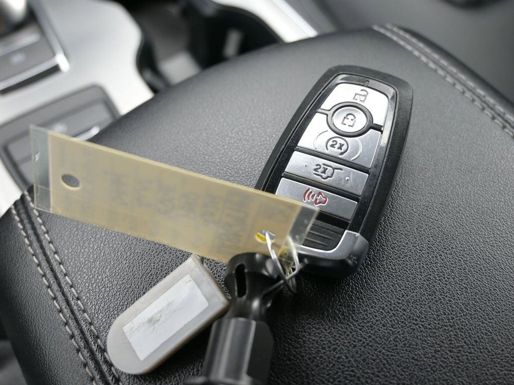 Used 2024 Ford Edge Titanium image 21