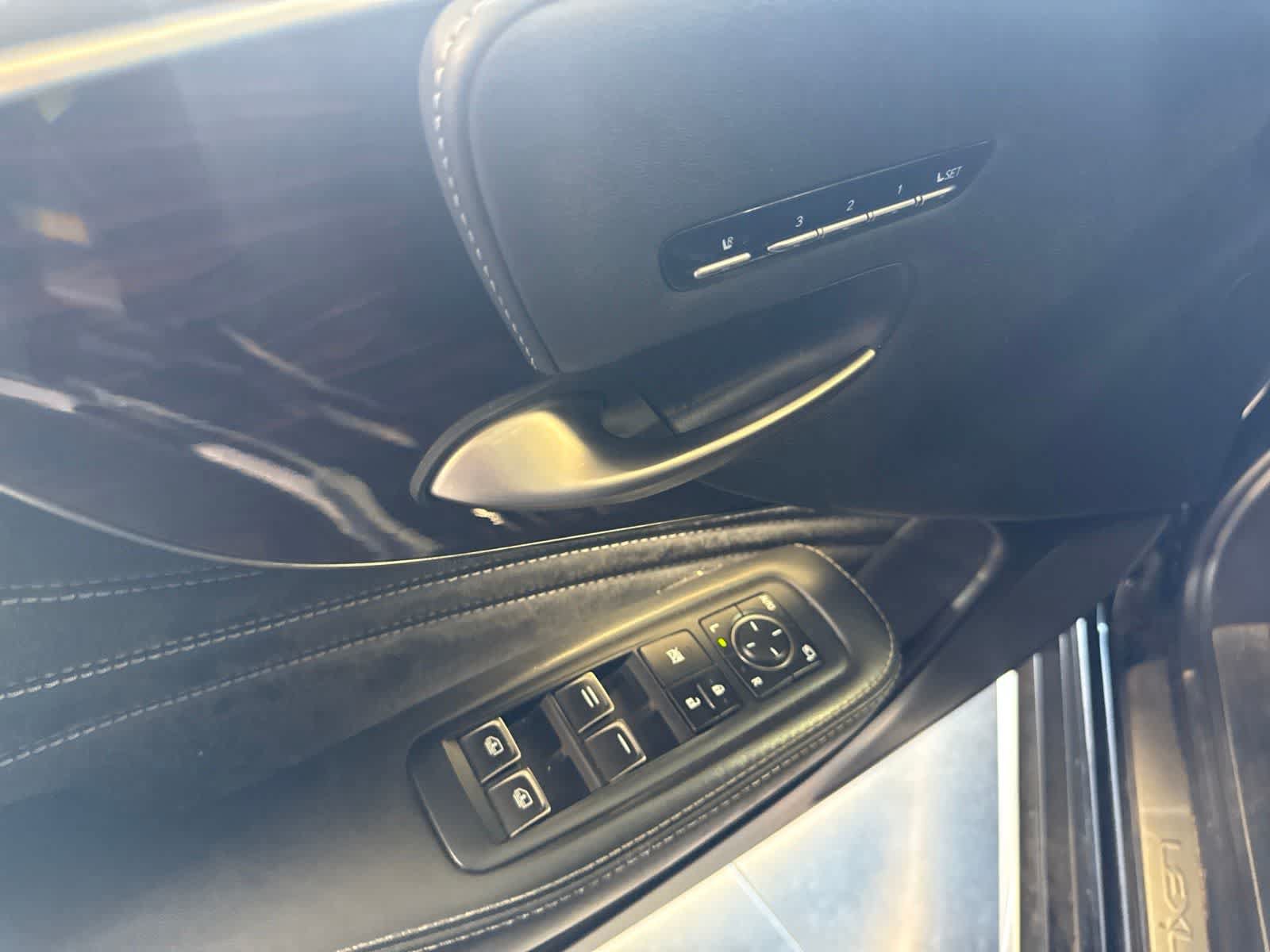 Used 2020 Lexus LS 500h w/ Luxury Package RWD image 17