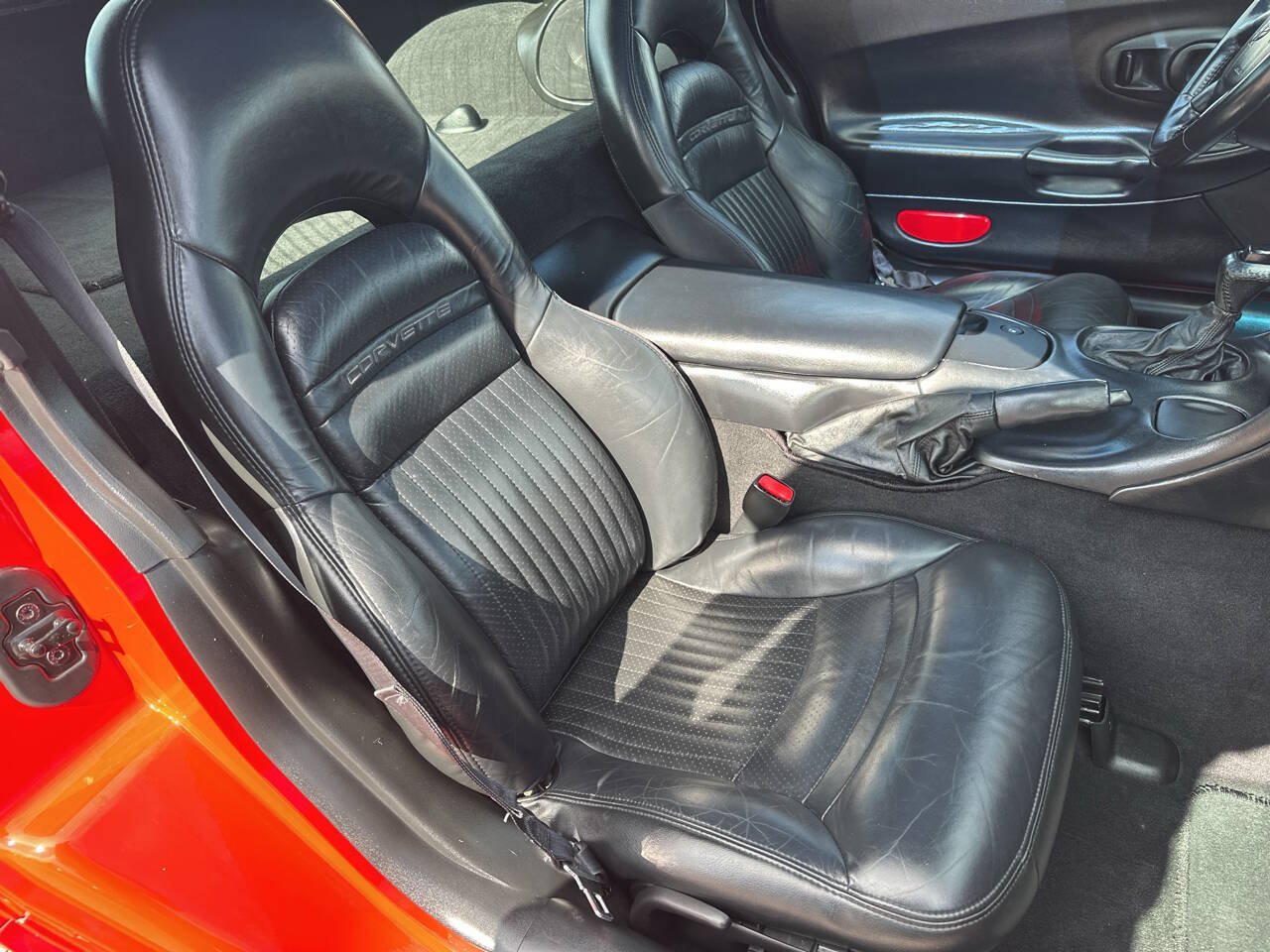 Used 1997 Chevrolet Corvette Coupe w/ Performance Handling Pkg RWD image 38