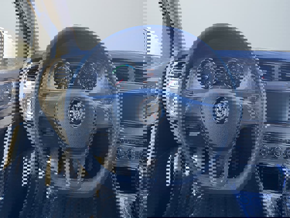 Used 2016 Volkswagen e-Golf SE w/ DC Fast Charging Package image 11