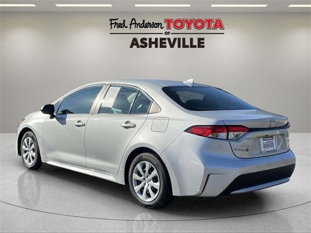 Used 2022 Toyota Corolla LE image 3