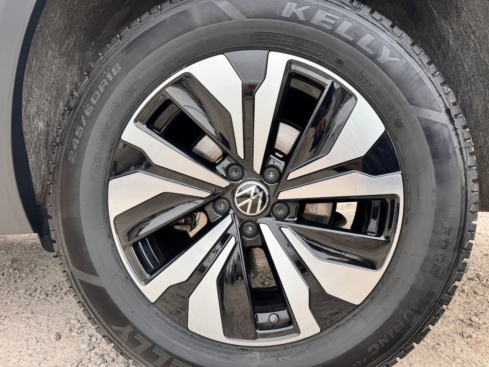 Used 2024 Volkswagen Atlas SE image 32