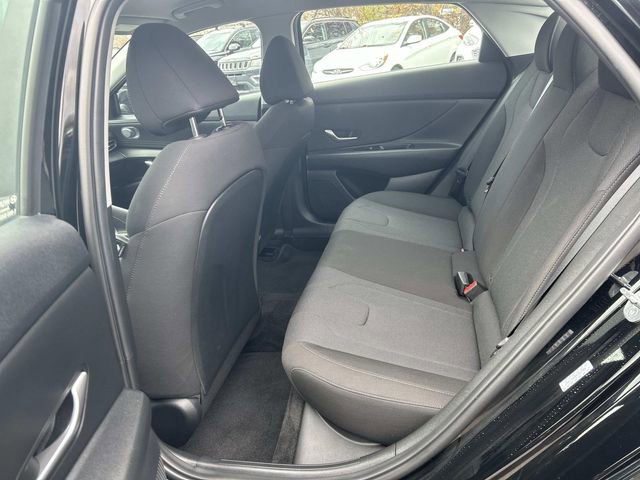 Certified 2023 Hyundai Elantra SE w/ Cargo Package image 13