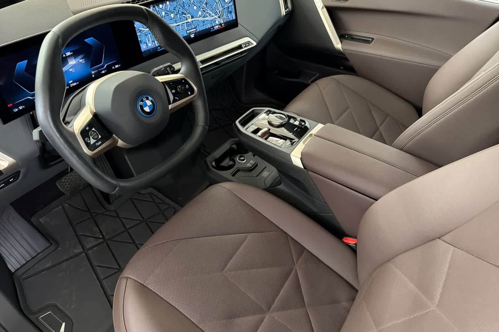 Used 2023 BMW iX xDrive50 w/ Sport Package AWD/4WD image 11