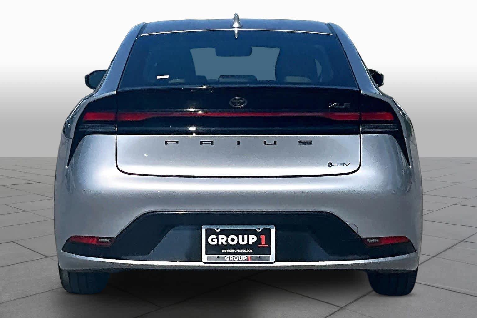 Used 2024 Toyota Prius XLE FWD image 5