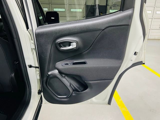 Used 2019 Jeep Renegade Latitude w/ Cold Weather Group image 34